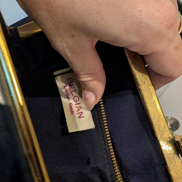 Vintage Black Leather Handbag With Gold Clasp - Picture 9 of 9